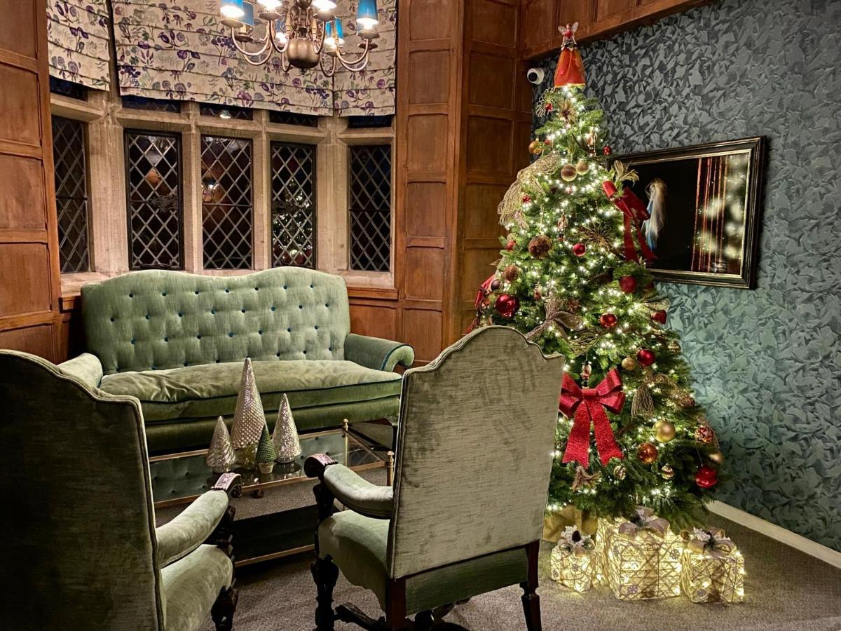 Great Fosters - Near Windsor 5*