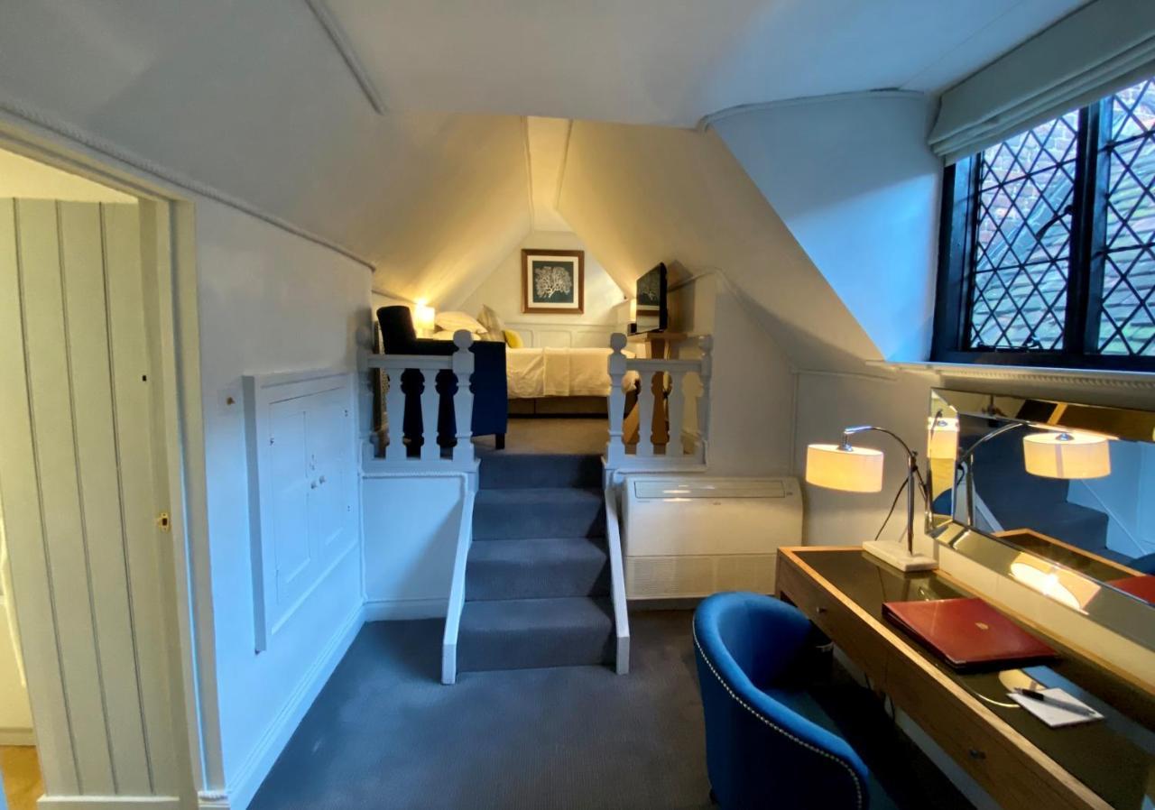 Great Fosters - Near Windsor 5*